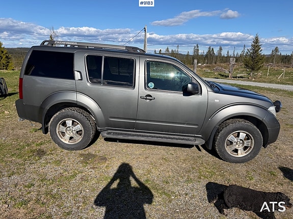 Nissan Pathfinder 9 of 27