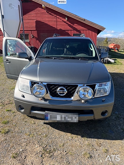 Nissan Pathfinder 10 of 27