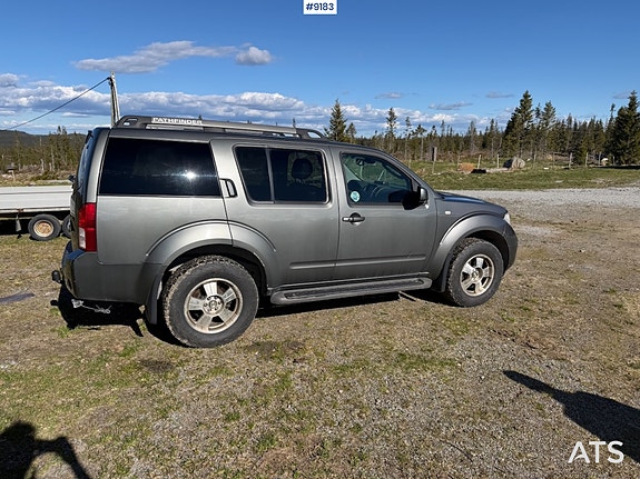 Nissan Pathfinder 8 of 27