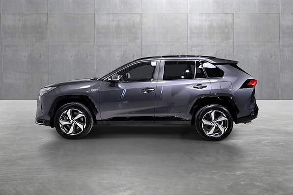 Toyota RAV4 Plug-in Hybrid 2 of 5