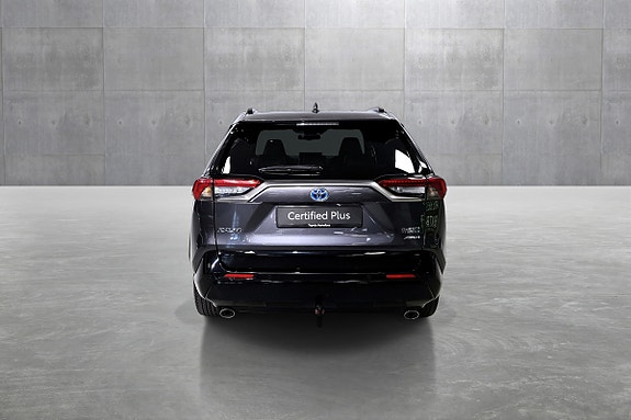 Toyota RAV4 Plug-in Hybrid 4 of 5