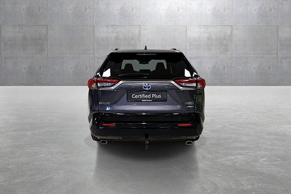 Toyota RAV4 Plug-in Hybrid 4 of 5