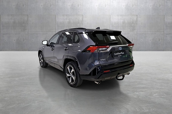 Toyota RAV4 Plug-in Hybrid 3 of 5