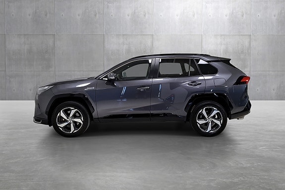 Toyota RAV4 Plug-in Hybrid 2 of 5