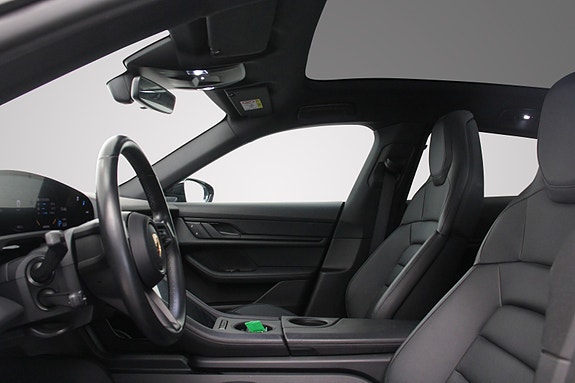 Porsche Taycan Cross Turismo 14 of 19
