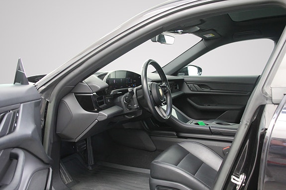 Porsche Taycan Cross Turismo 12 of 19