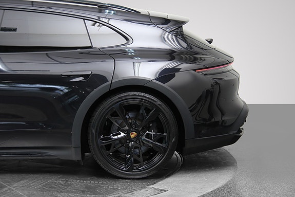 Porsche Taycan Cross Turismo 8 of 19