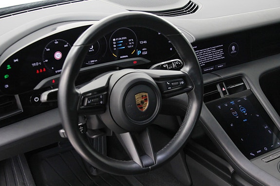 Porsche Taycan Cross Turismo 16 of 19
