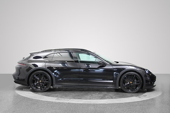 Porsche Taycan Cross Turismo 3 of 5