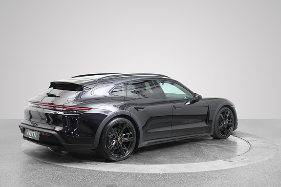 Porsche Taycan Cross Turismo 4 of 5