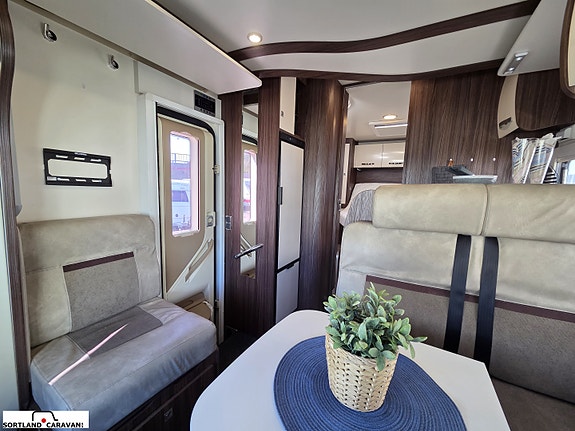 Benimar Tessoro 495 13 of 30