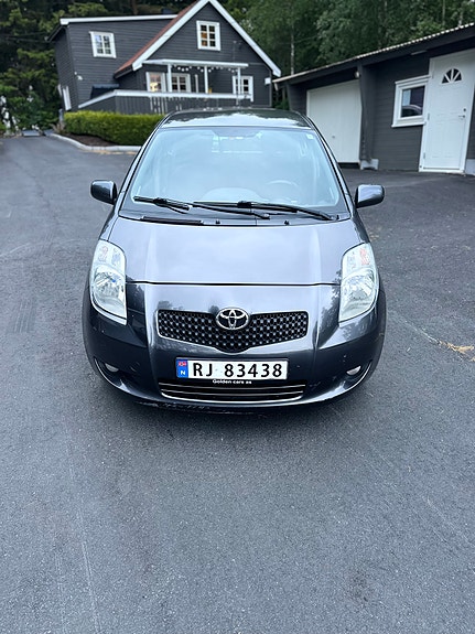 Toyota Yaris 4 of 5