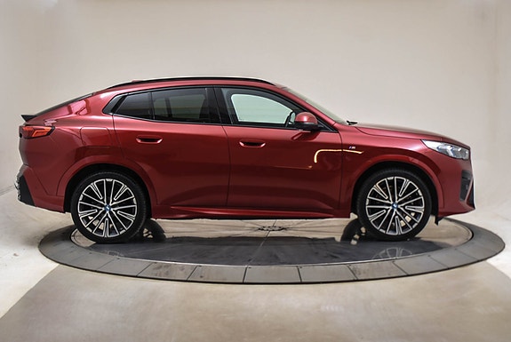 BMW iX2 3 of 5