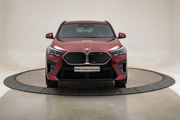 BMW iX2 18 of 19