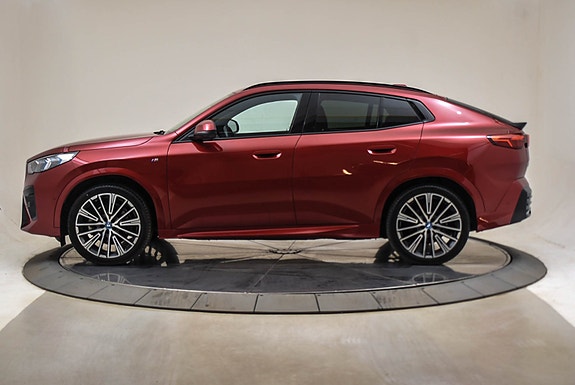 BMW iX2 13 of 19