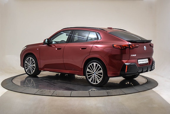 BMW iX2 14 of 19