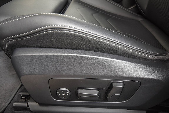 BMW iX2 8 of 19