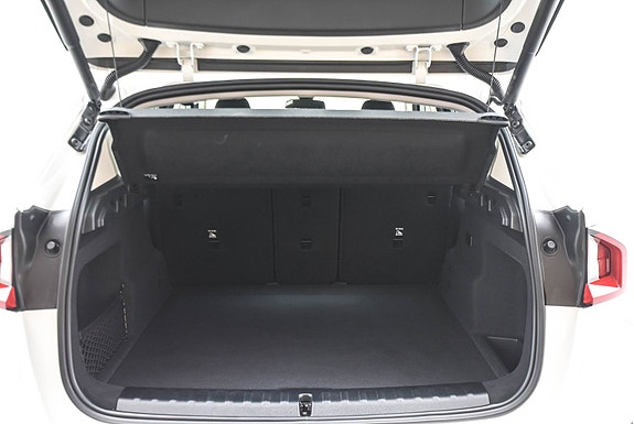 BMW iX1 4 of 5