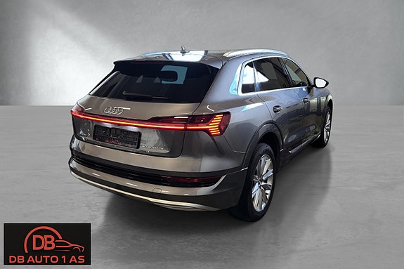 Audi e-tron 4 of 5