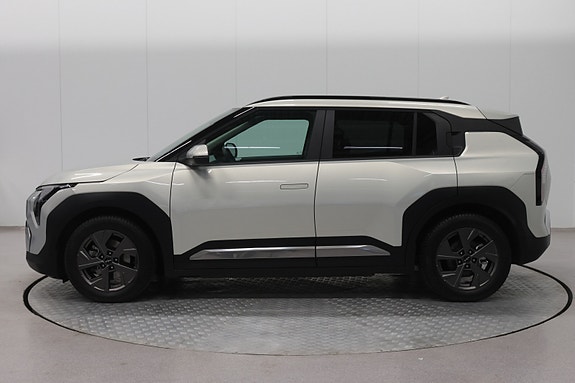 Kia EV3 3 of 5