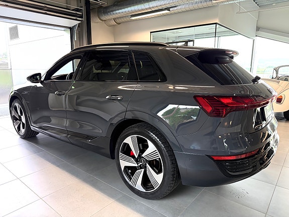 Audi Q8 4 of 5
