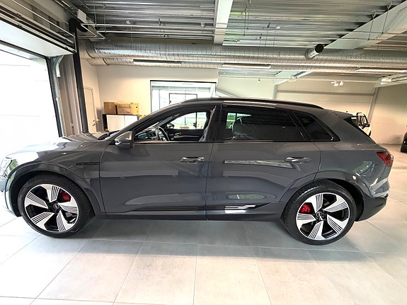 Audi Q8 3 of 5