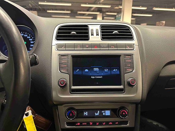 Volkswagen Polo 23 of 30