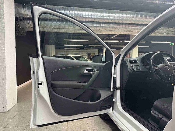 Volkswagen Polo 27 of 30