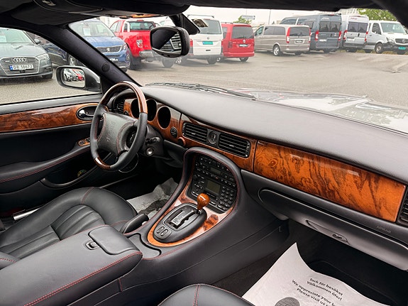 Jaguar XJ 29 of 30