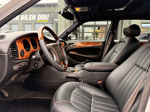 Jaguar XJ 18 of 30