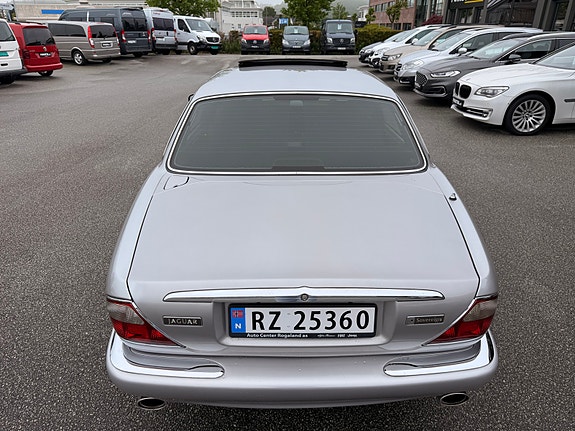 Jaguar XJ 5 of 30
