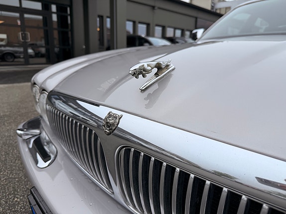 Jaguar XJ 15 of 30