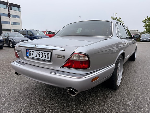 Jaguar XJ 6 of 30
