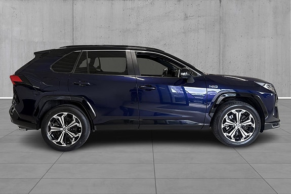 Toyota RAV4 Plug-in Hybrid 4 of 5