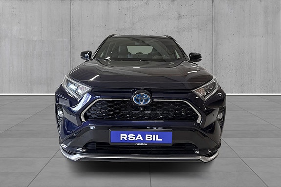 Toyota RAV4 Plug-in Hybrid 2 of 5
