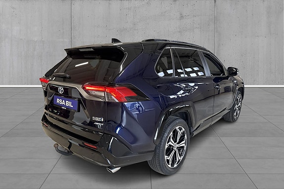 Toyota RAV4 Plug-in Hybrid 5 of 5