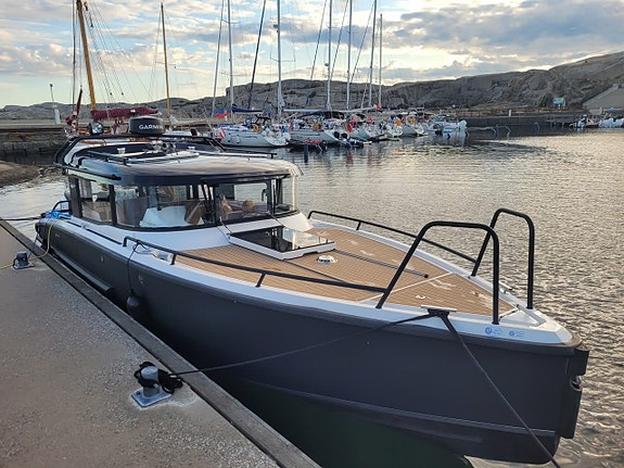 XO 270 Front Cabin XO 270 Front Cabin | 500HK | 54 knop | Garmin 16" | Webasto 2 of 5