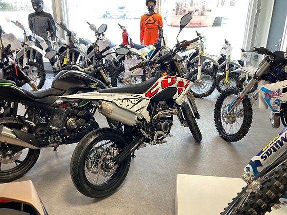 QJ Motor COV 125 Supermoto/NYHET 2026! 2 of 5