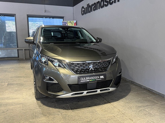 Peugeot 5008 2 of 5