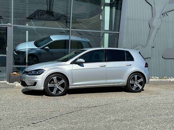 Volkswagen e-Golf VII 2 of 5