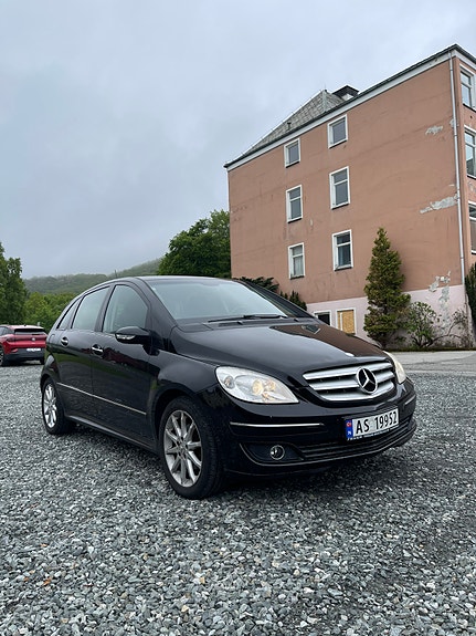 Mercedes-Benz B180 5 of 5