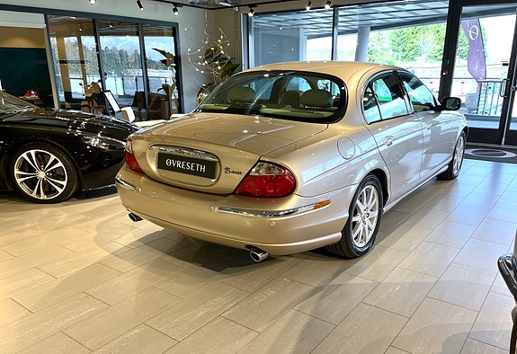 Jaguar S-TYPE 5 of 5