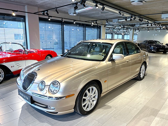 Jaguar S-TYPE 2 of 5