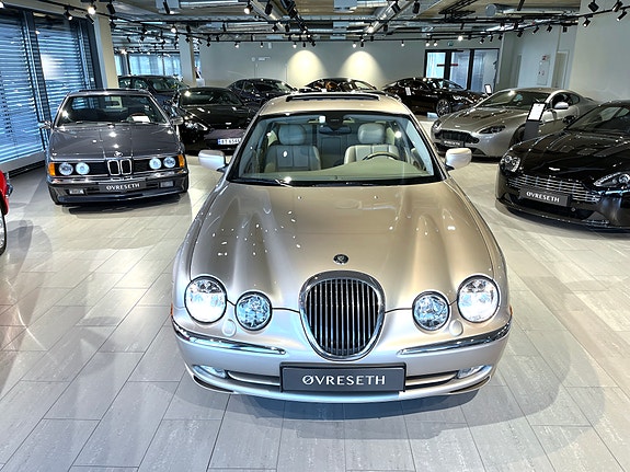 Jaguar S-TYPE 4 of 5
