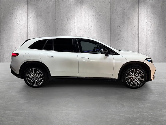 Mercedes-Benz EQS SUV 4 of 5