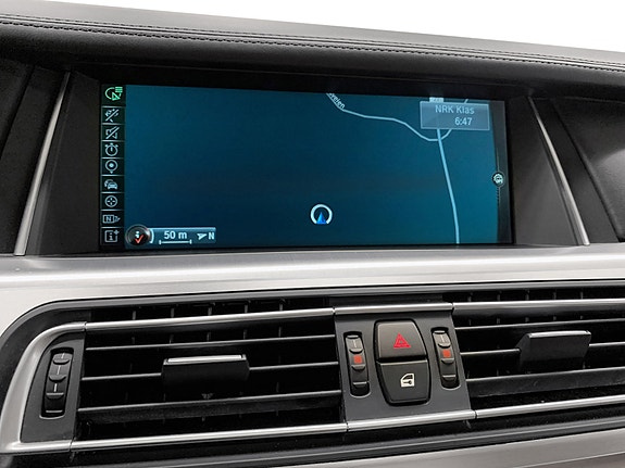BMW 750i 12 of 17