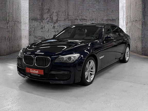 BMW 750i 2 of 17