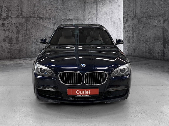 BMW 750i 5 of 17