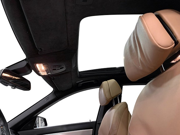 BMW 750i 11 of 17