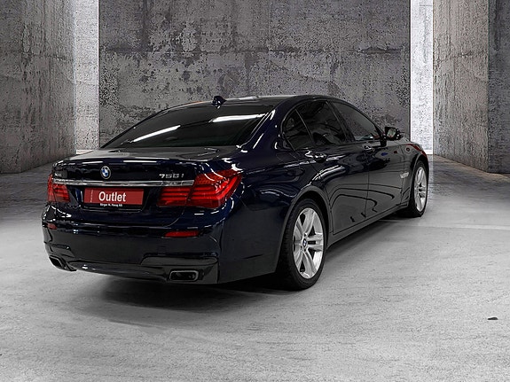 BMW 750i 6 of 17